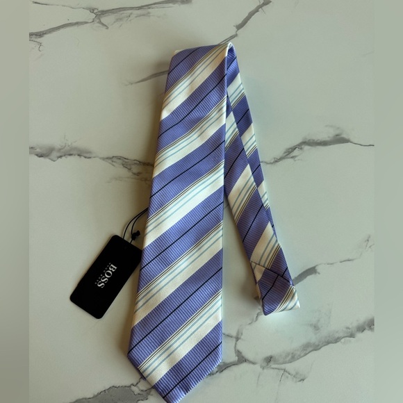 Hugo Boss Men’s Tie NWT Adult standard Size -purple/white stripe